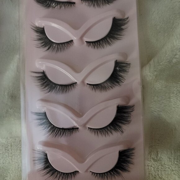 Cat Eye Lashes - Picture 1 of 1